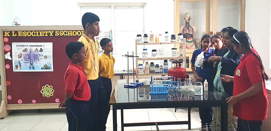 kle-school-gadag-science-lab